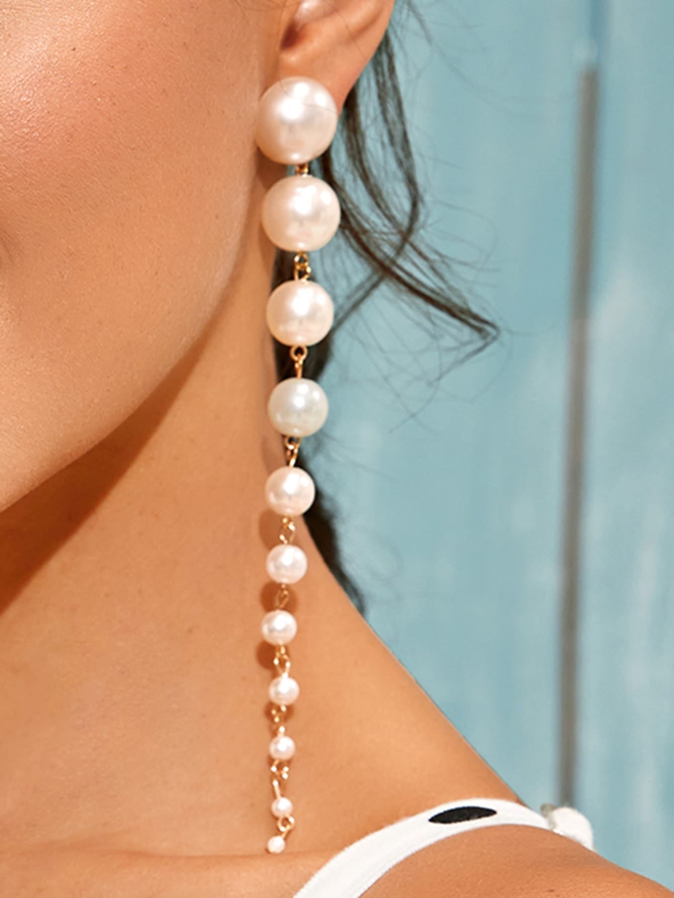 Dripping pearls earrings